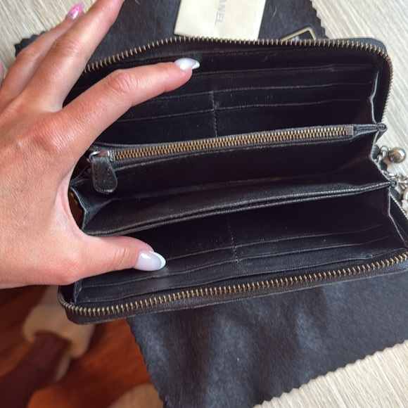 Fashion full size wallet used (no more box available but will add a paper bag) - Picture 7 of 8